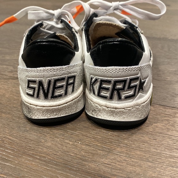 COPY - Kids Golden Goose Sneakers - size 28. Worn one time and perfect conditio… - Picture 4 of 6